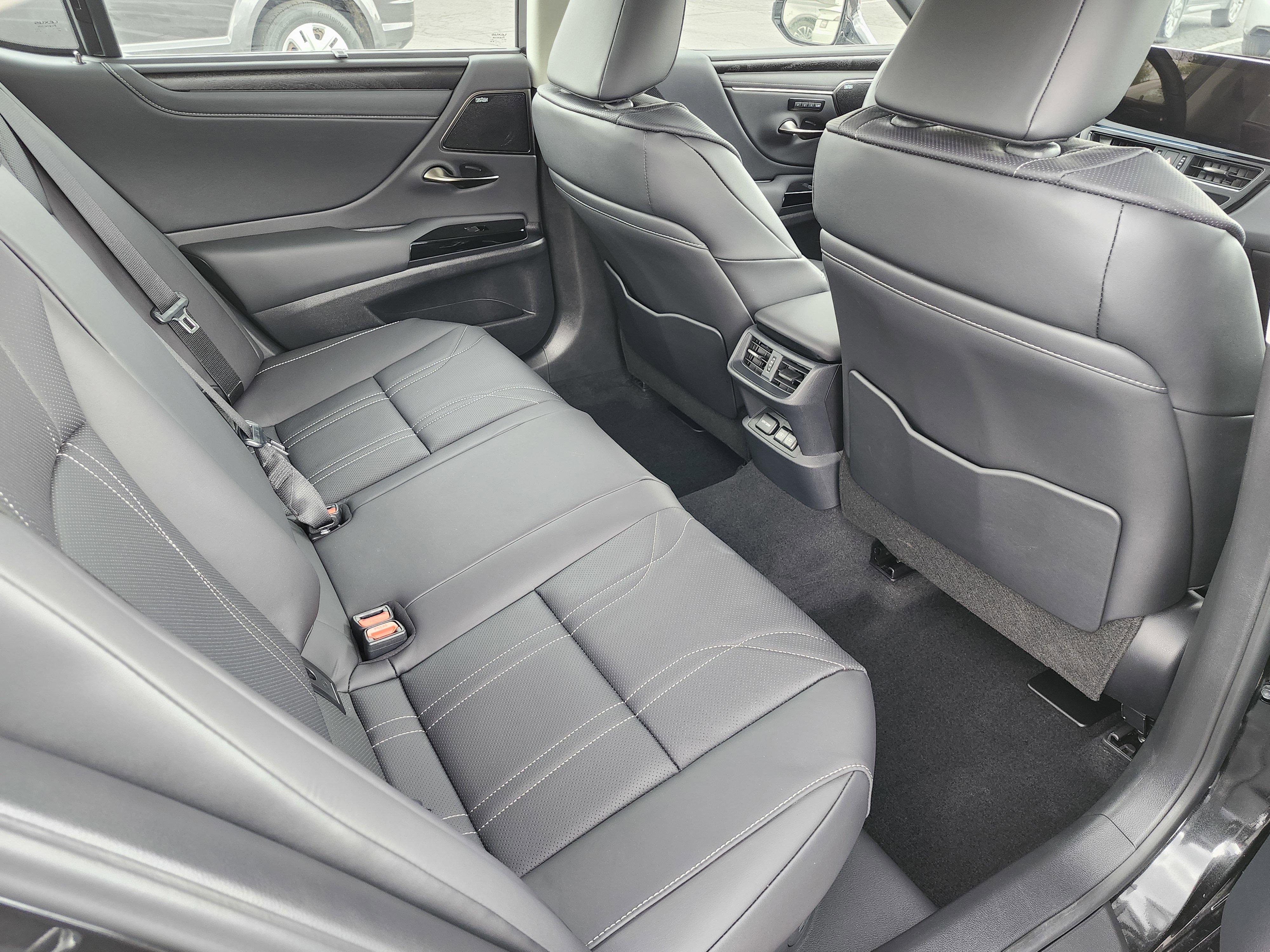 2025 Lexus ES 300h Ultra Luxury