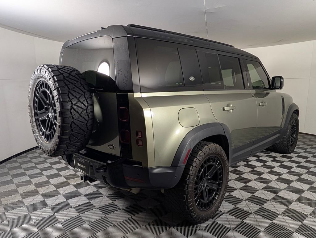 2022 Land Rover Defender 110 SE