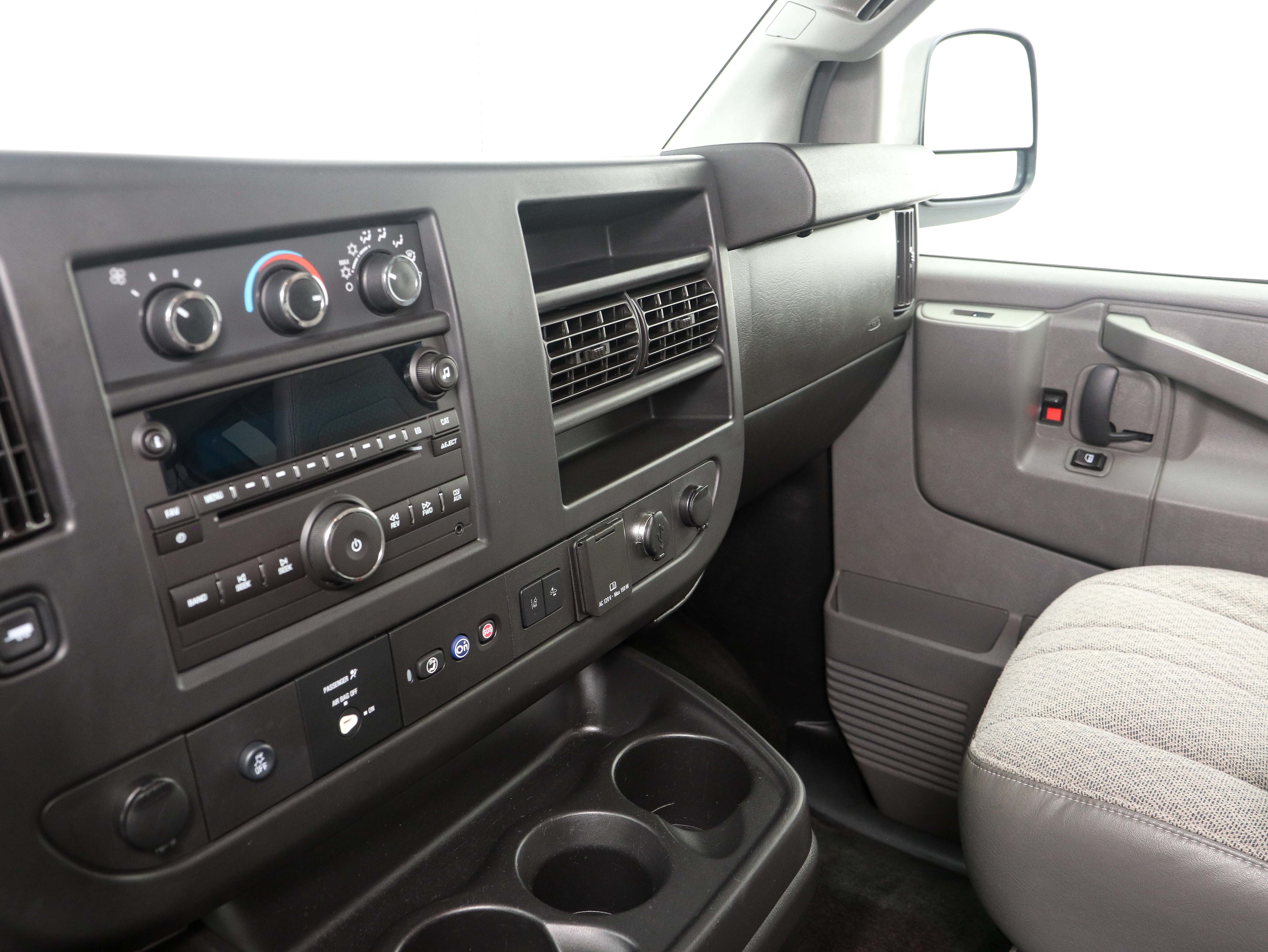 2019 Chevrolet Express Passenger LT - Photo 14