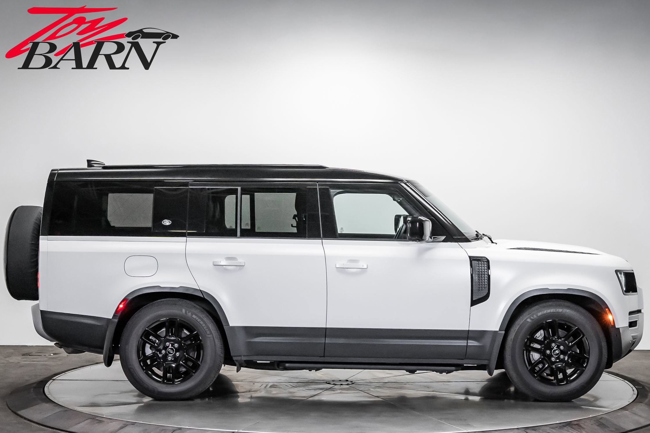 2023 Land Rover Defender 130 SE