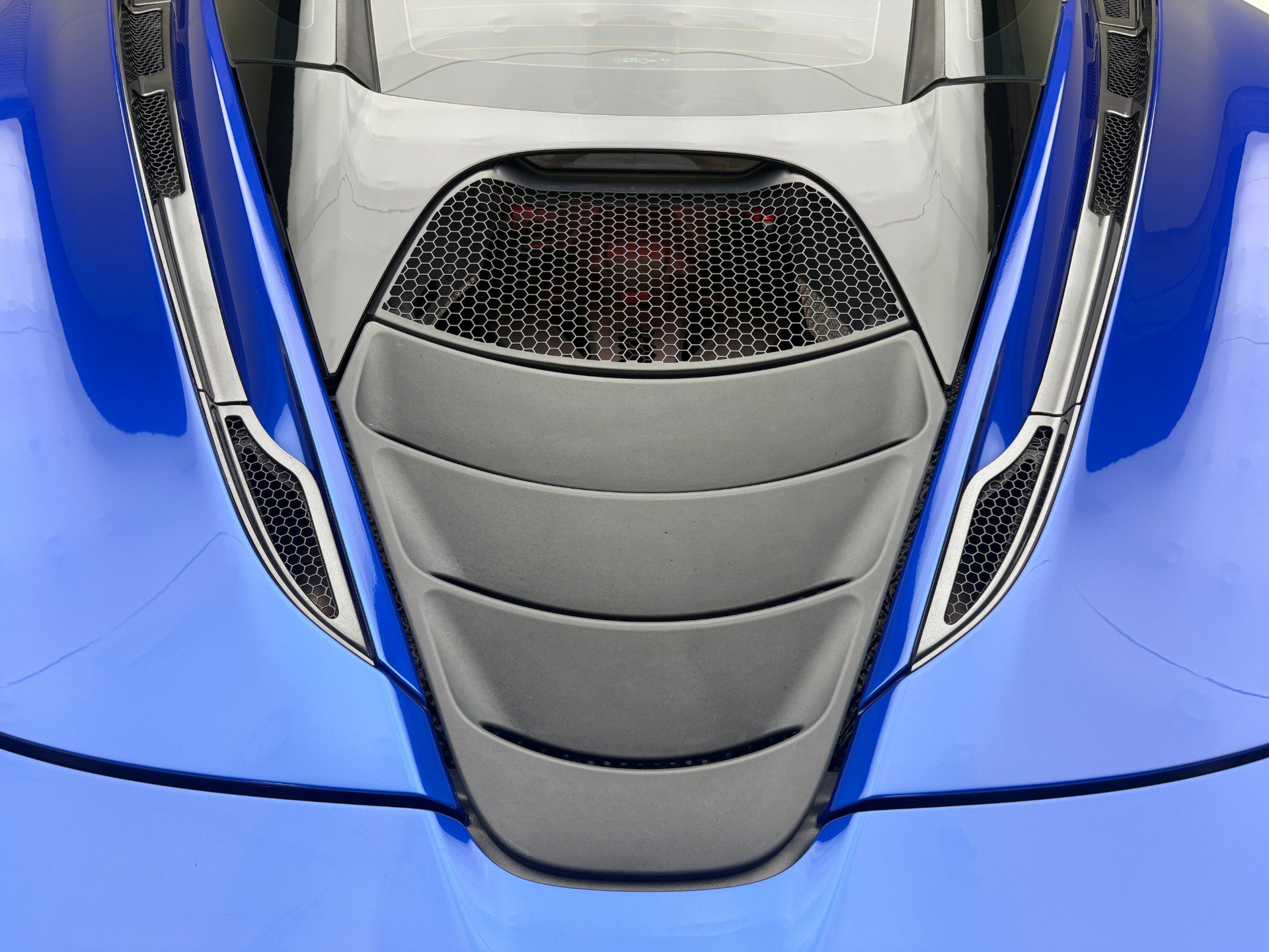 Used 2018 McLaren 720S Performance photo 19