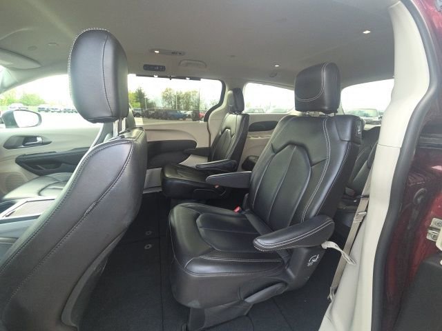 2023 Chrysler Pacifica Touring-L