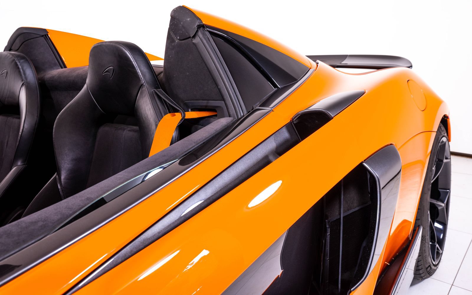 Used 2020 McLaren 600LT Spider photo 17