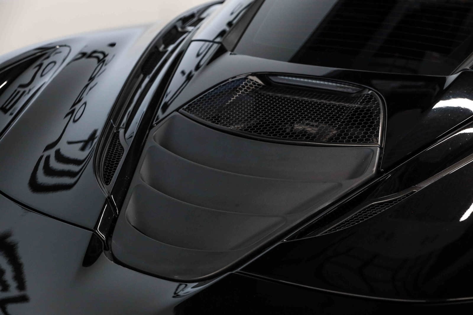 Used 2019 McLaren 720S photo 33
