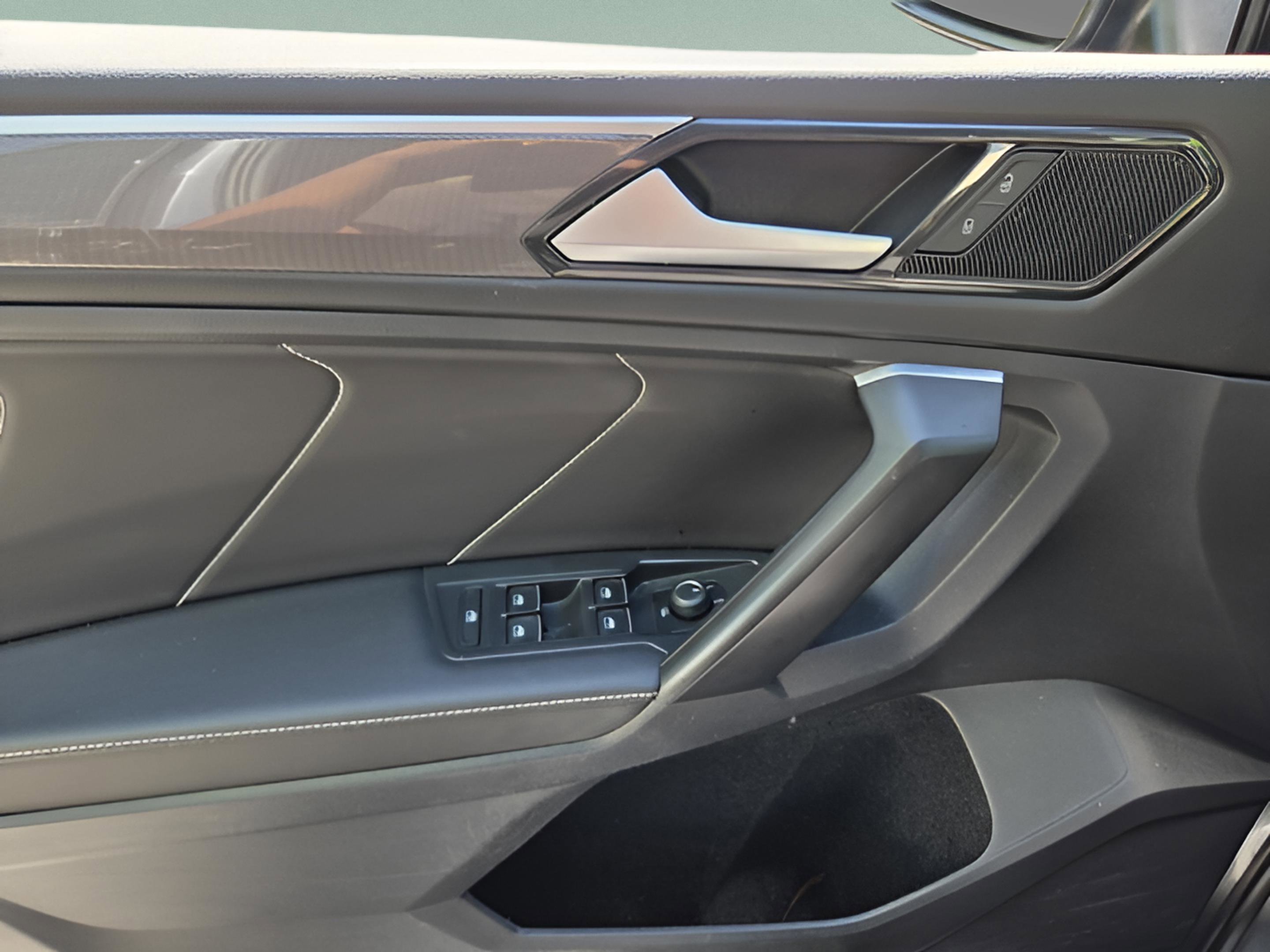 2022 Volkswagen Tiguan SE R-Line