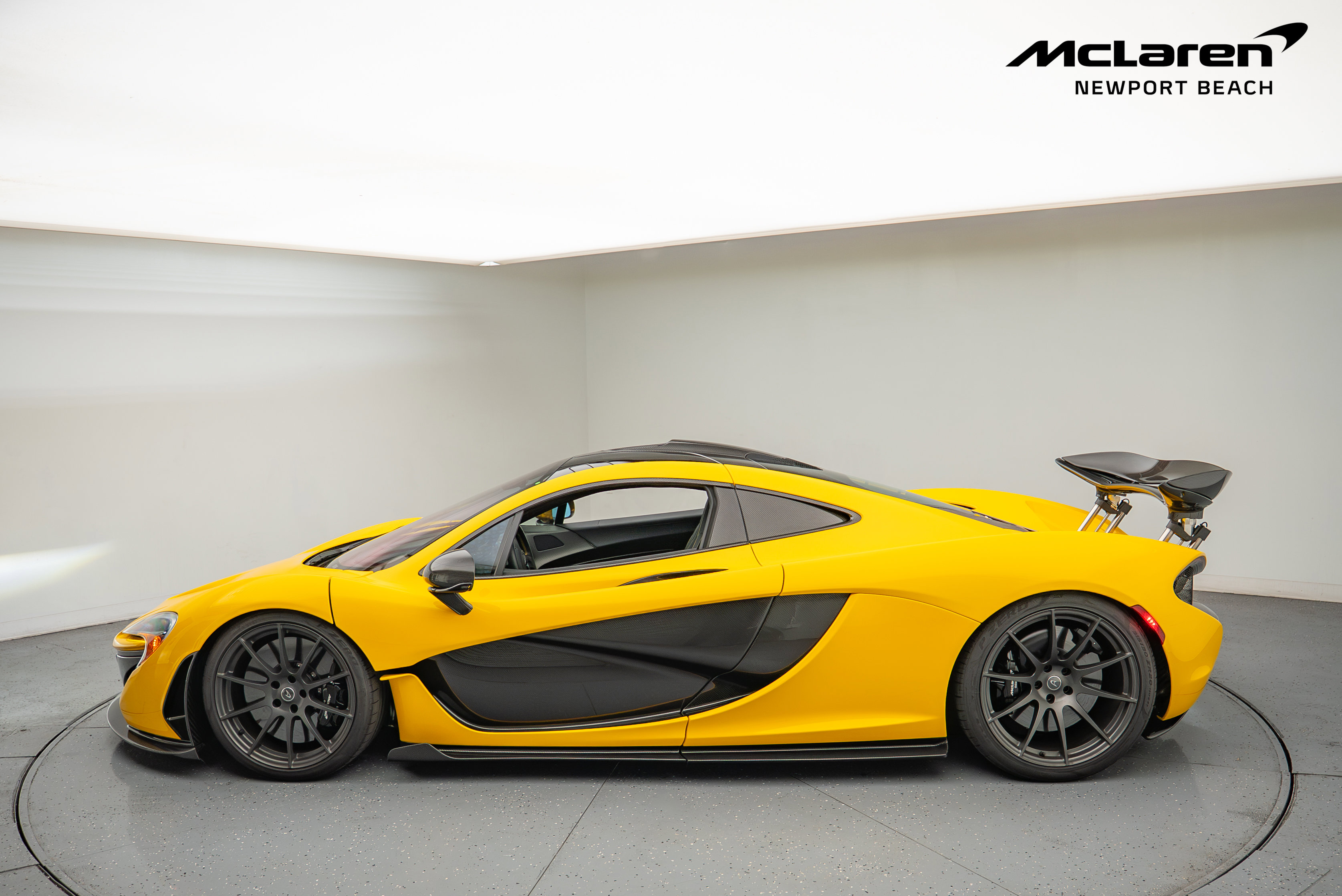 Used 2014 McLaren P1 photo 17