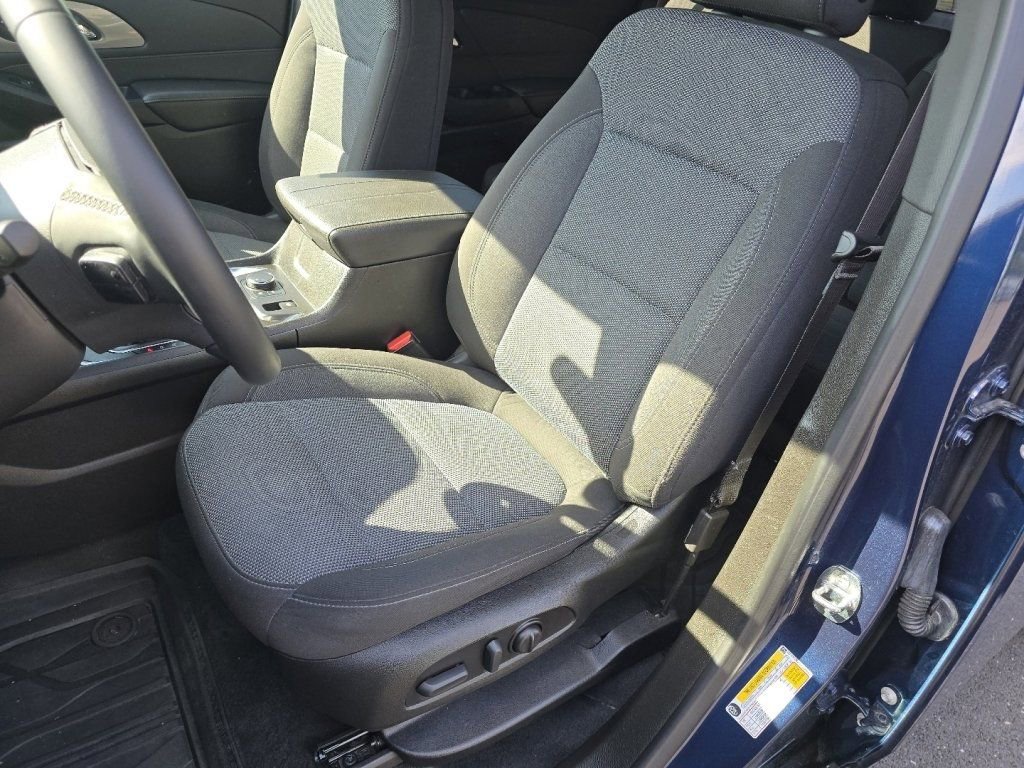 2023 Chevrolet Traverse LT