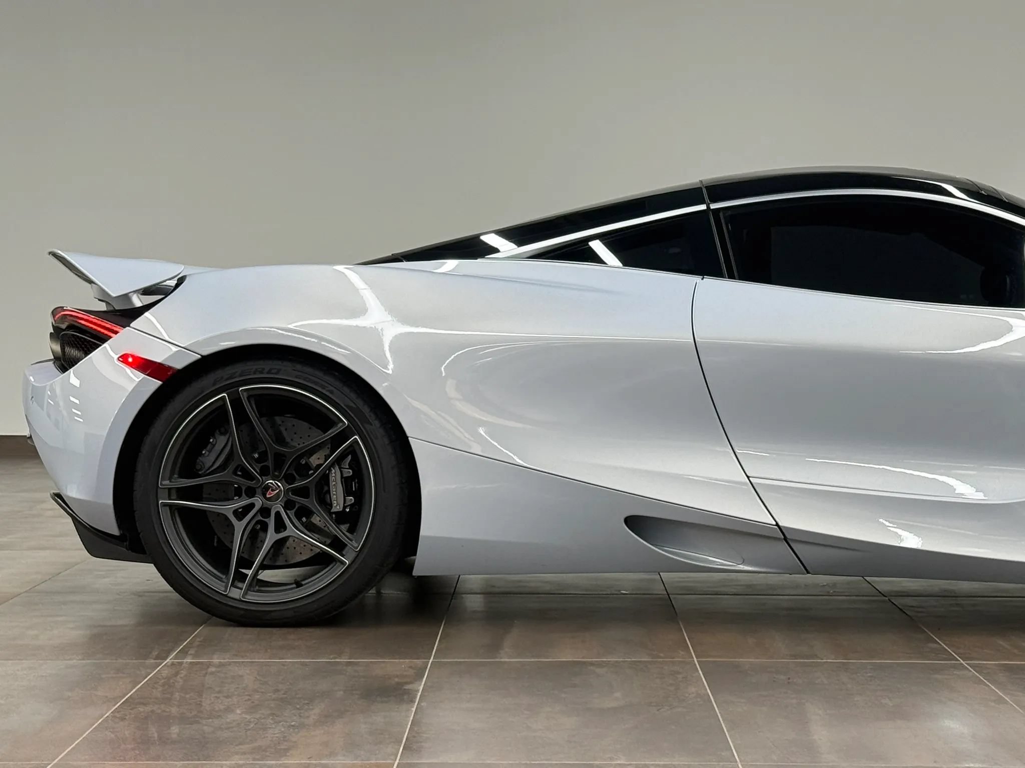 Used 2018 McLaren 720S photo 13