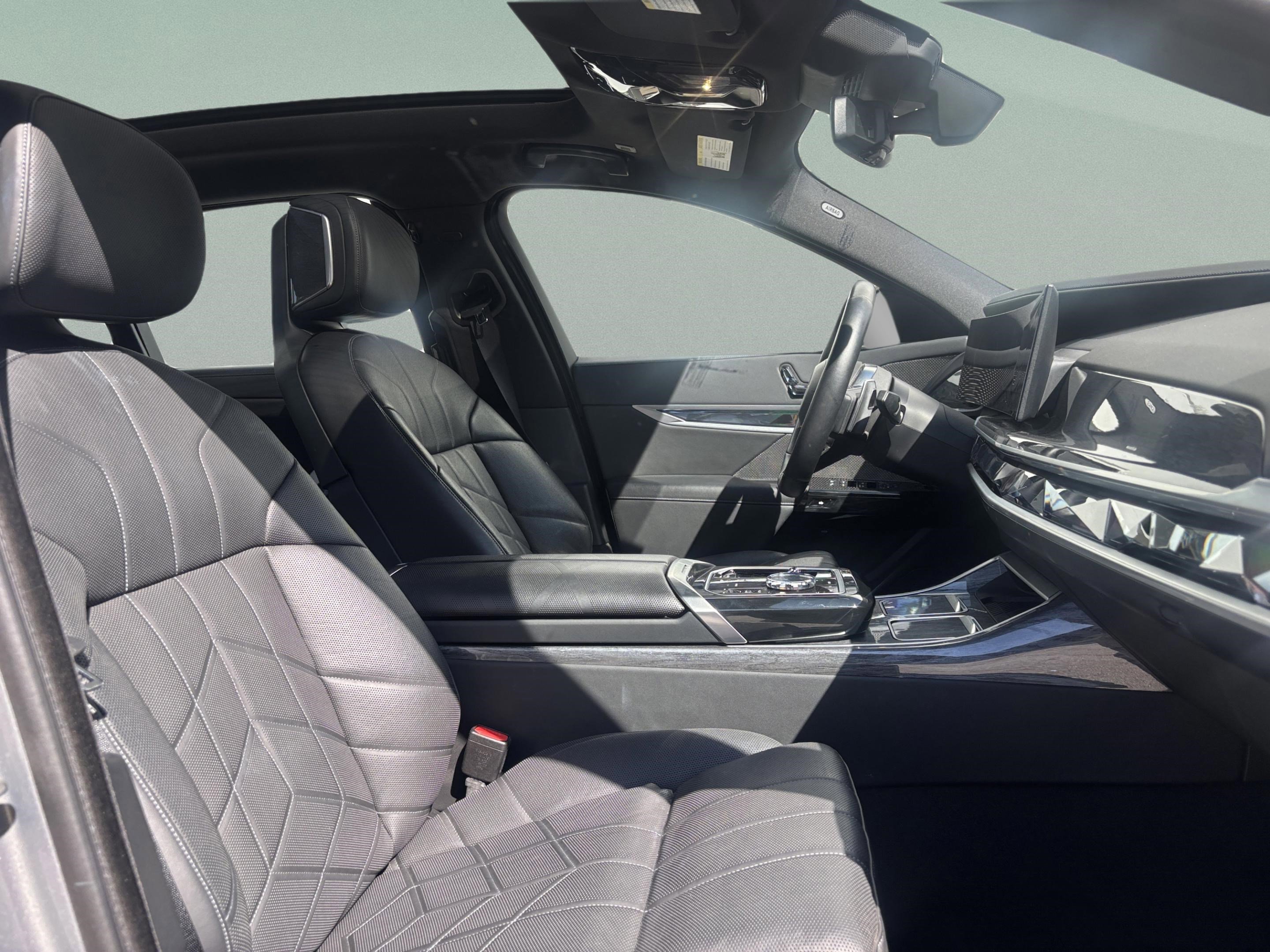 2023 BMW 760i xDrive