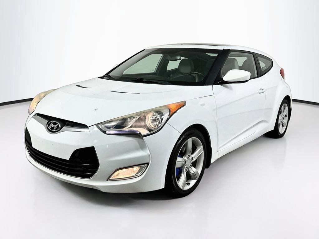 Used 2014 Hyundai Veloster w/ Style Package 02