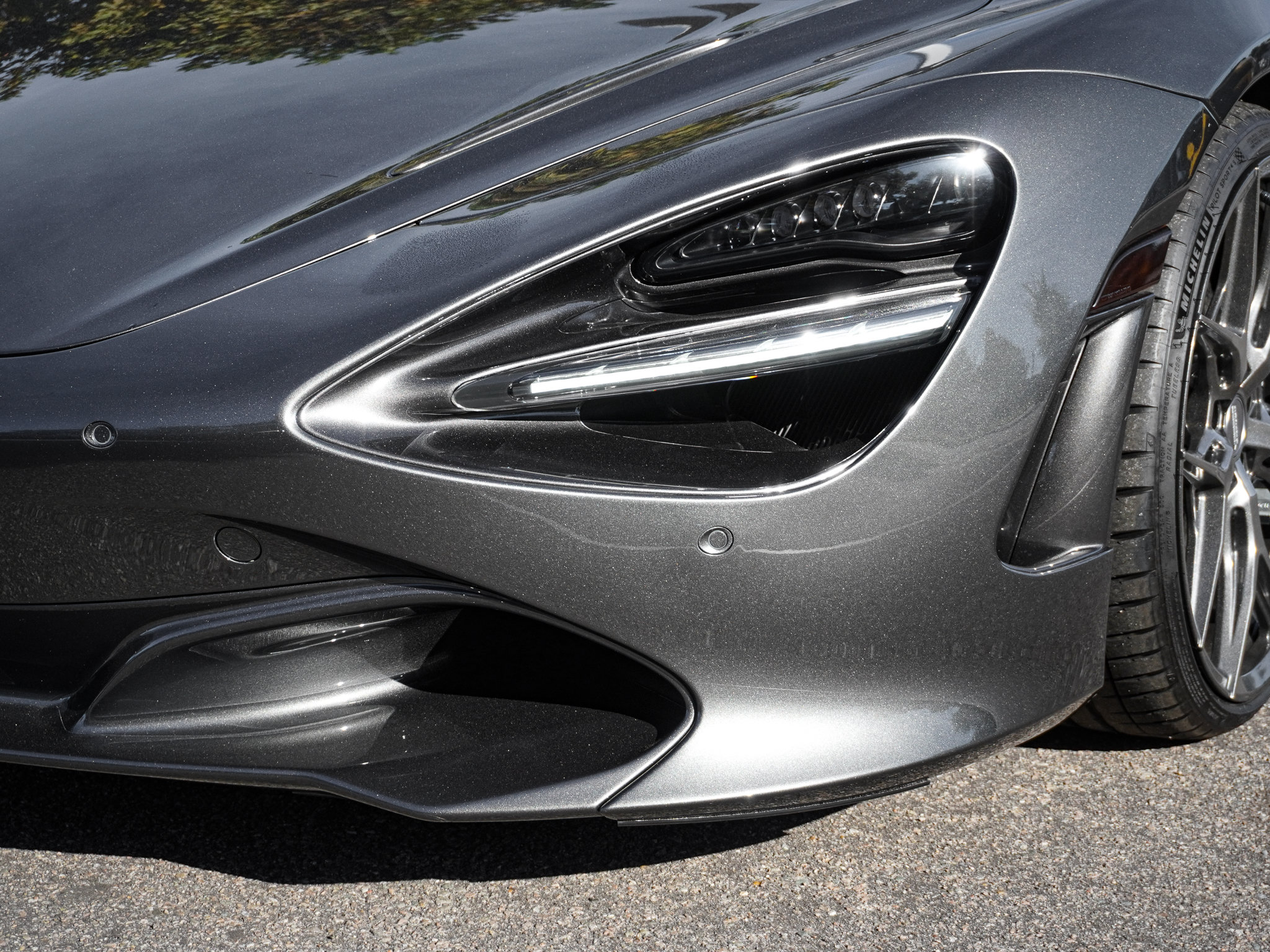 Used 2018 McLaren 720S Luxury photo 8