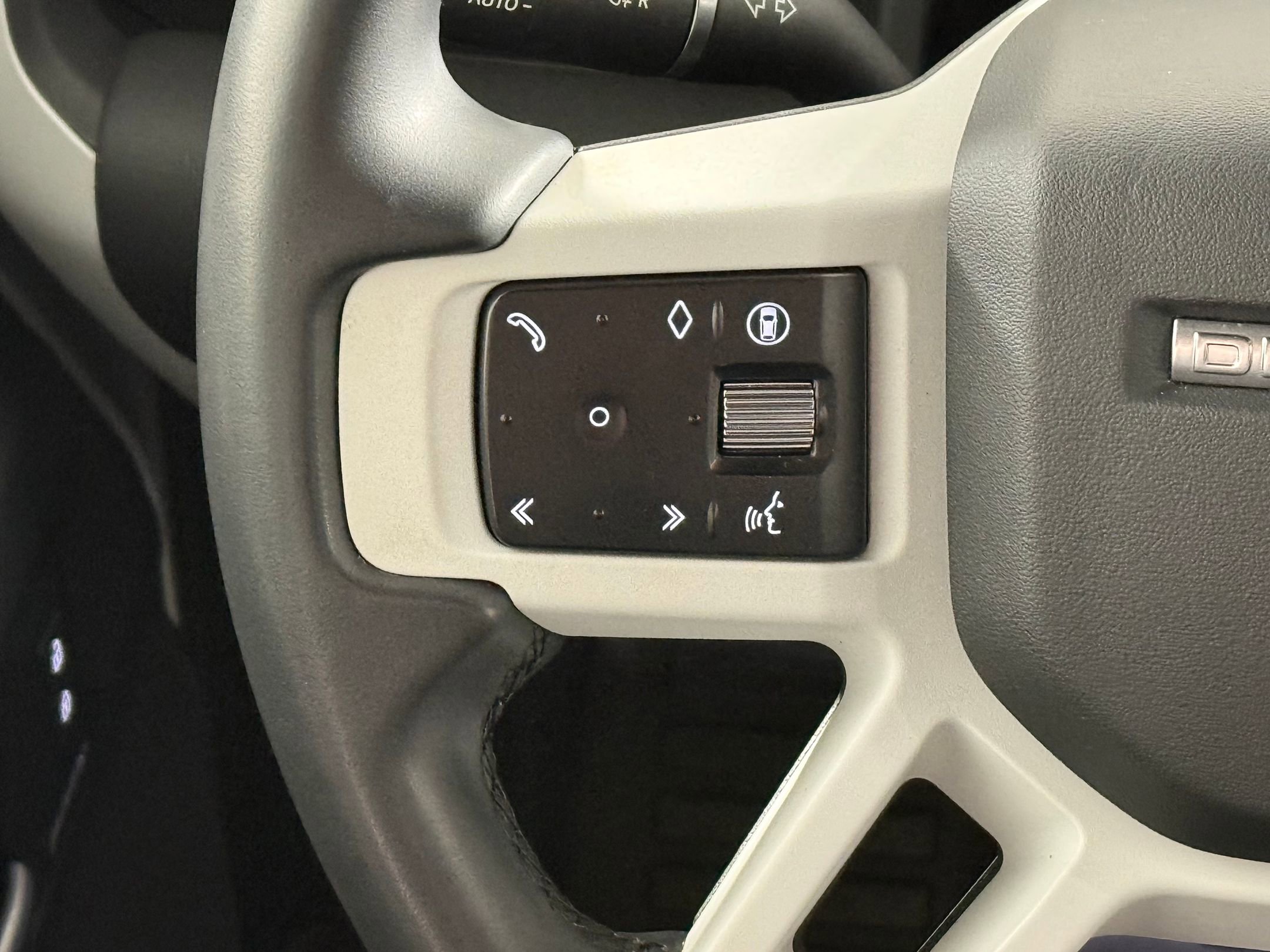 2025 Land Rover Defender 110 S