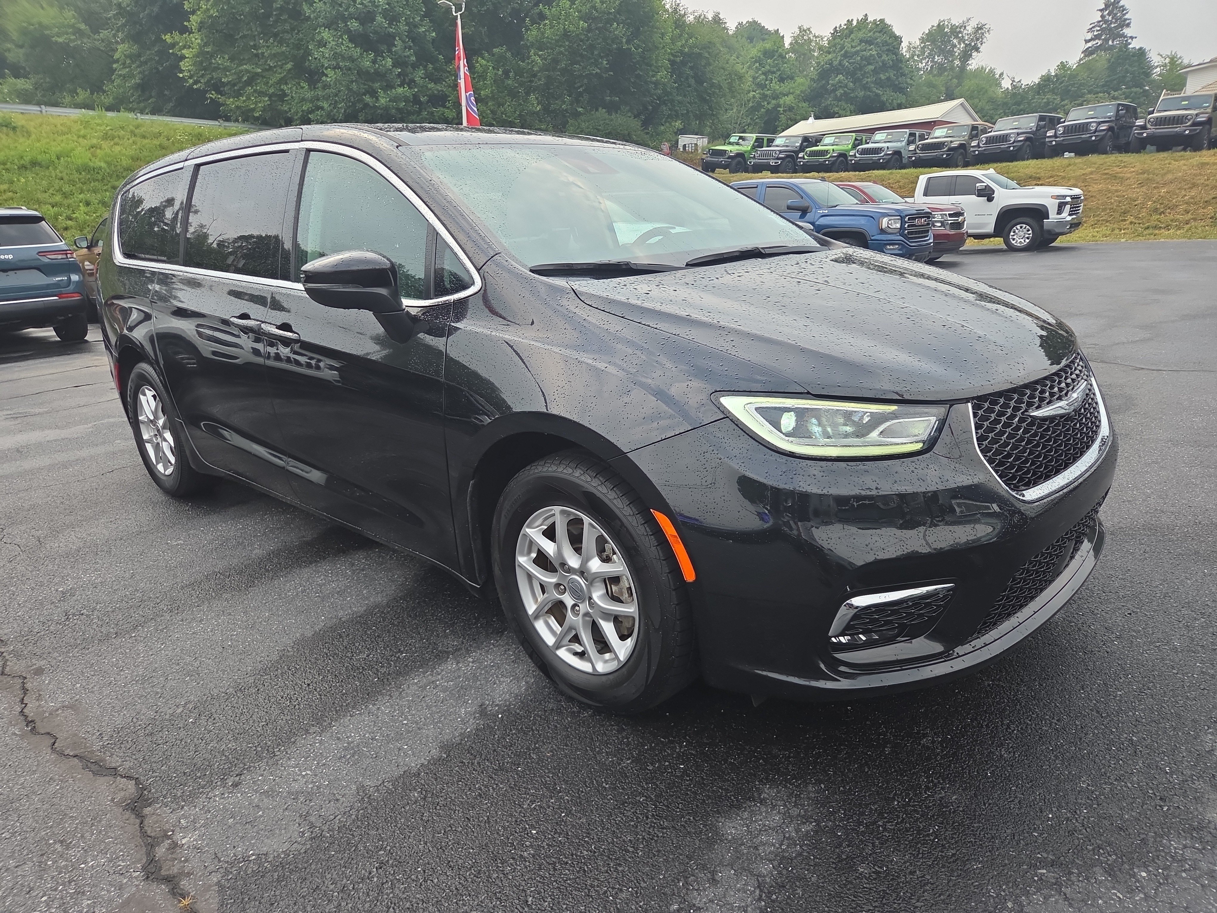 Certified 2023 Chrysler Pacifica Touring-L