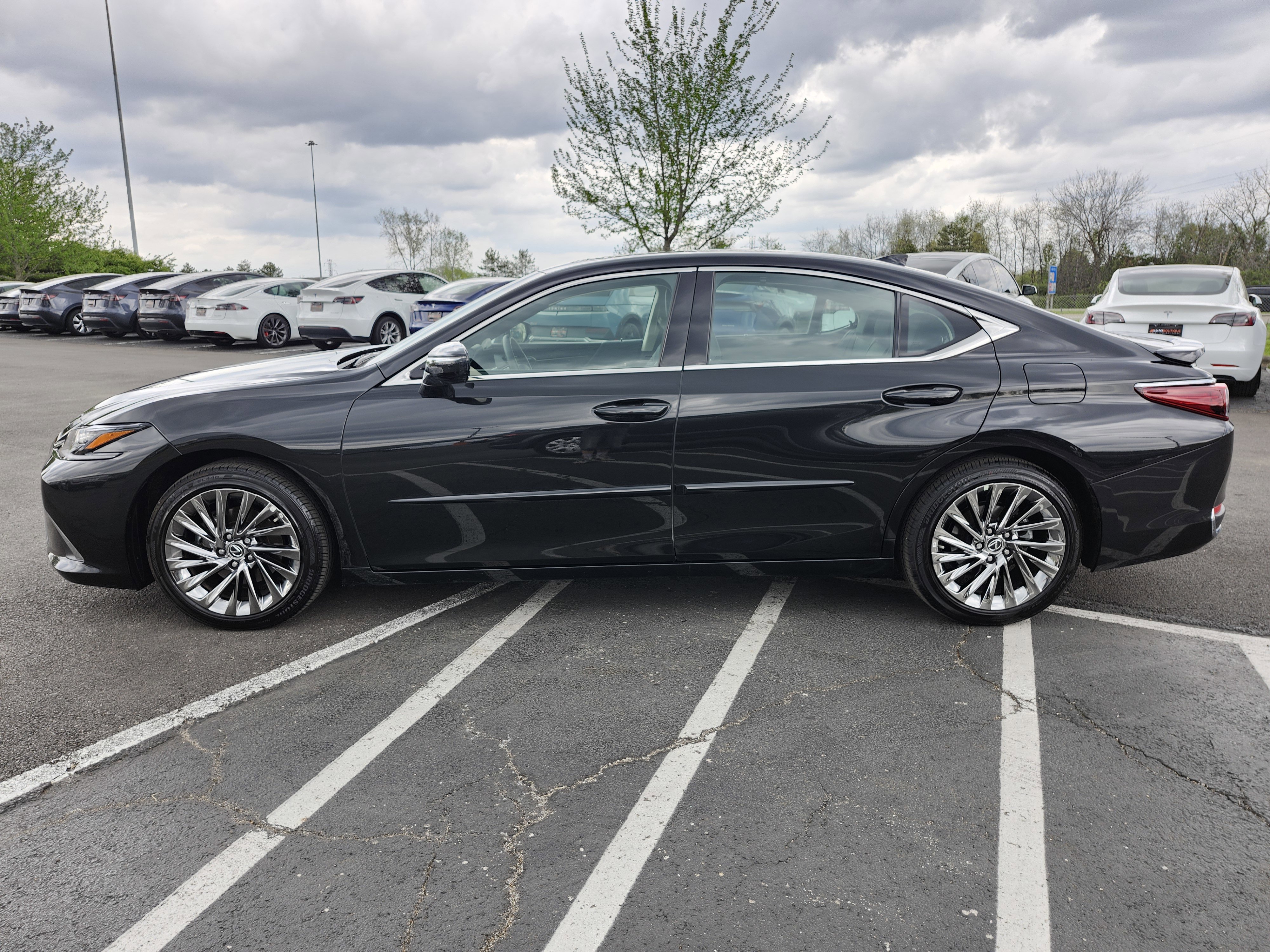 2025 Lexus ES 300h Ultra Luxury