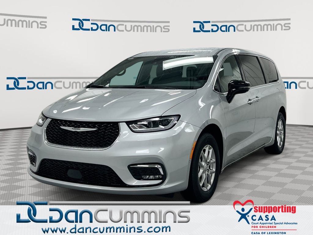 New 2026 Chrysler Pacifica Select