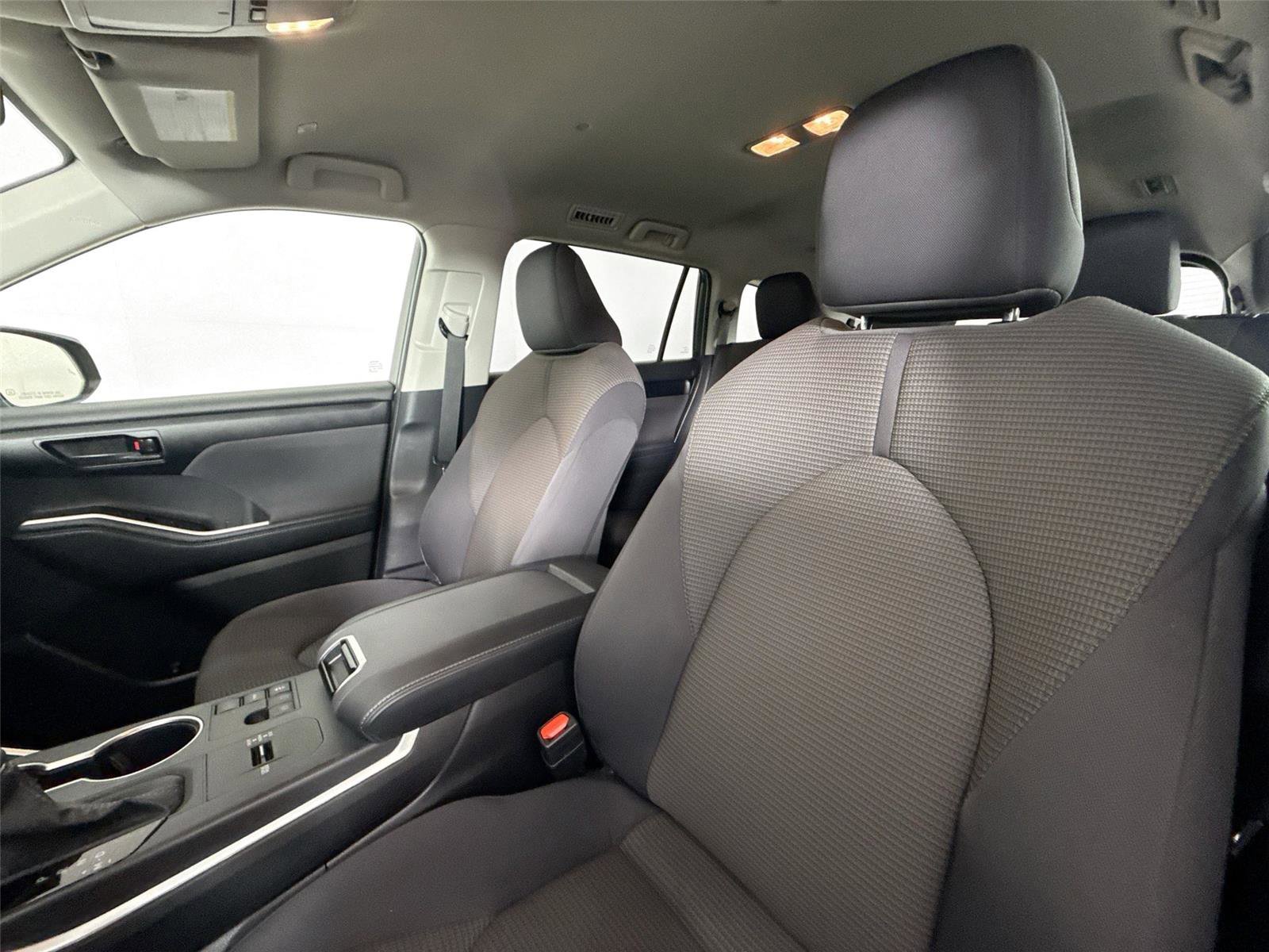 2025 Toyota Highlander LE