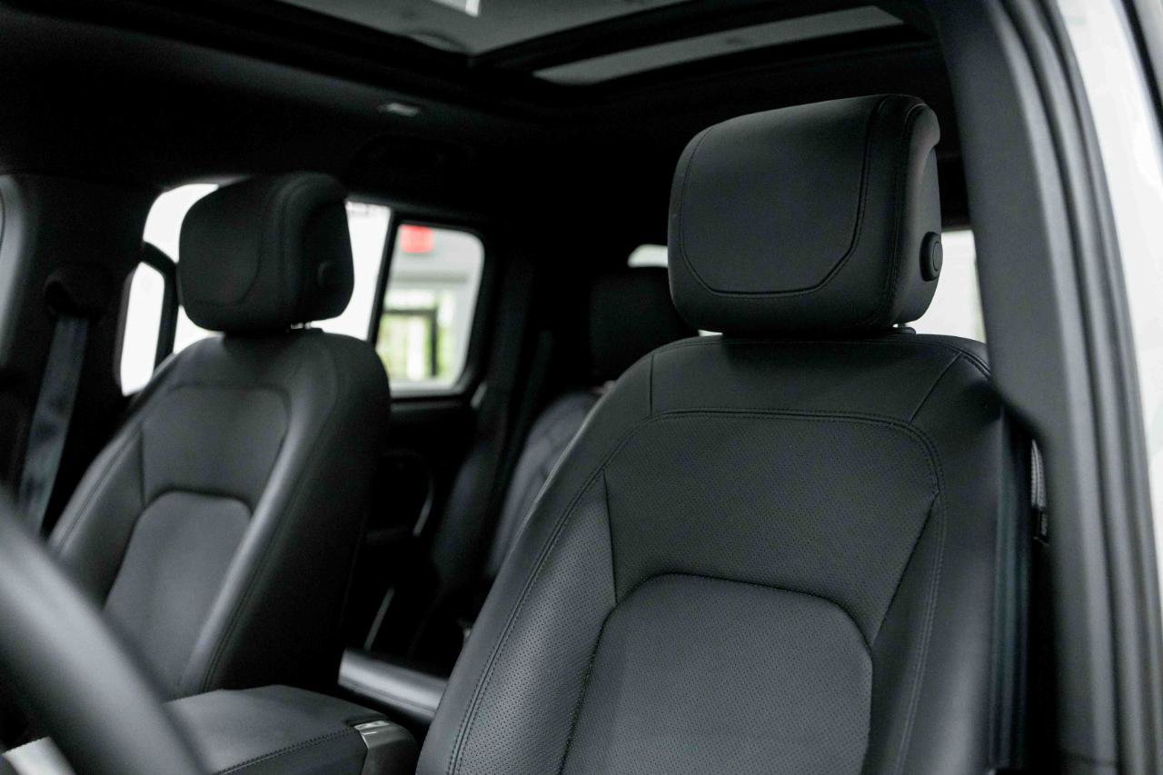 2023 Land Rover Defender 130 SE
