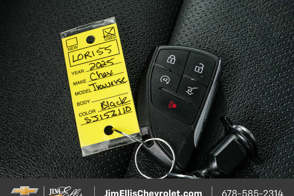 2025 Chevrolet Traverse LT