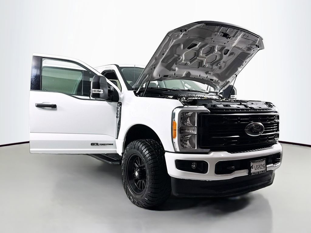 2023 Ford F350 XLT