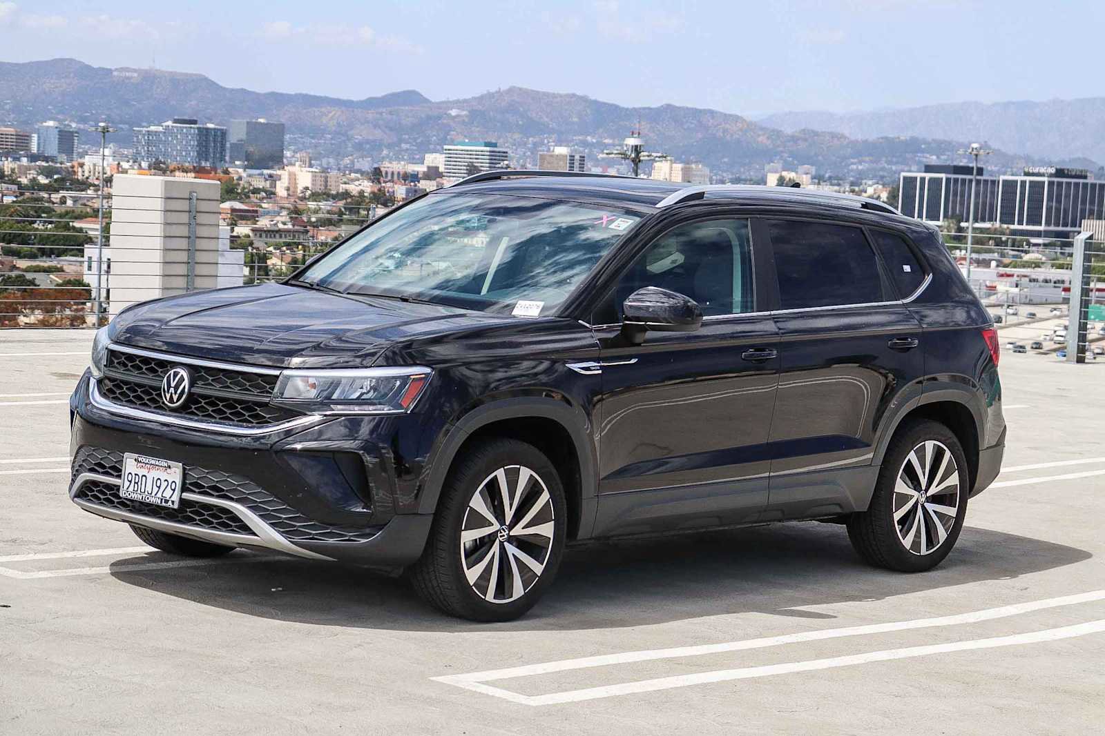 Certified 2022 Volkswagen Taos SE w/ Panoramic Sunroof Package