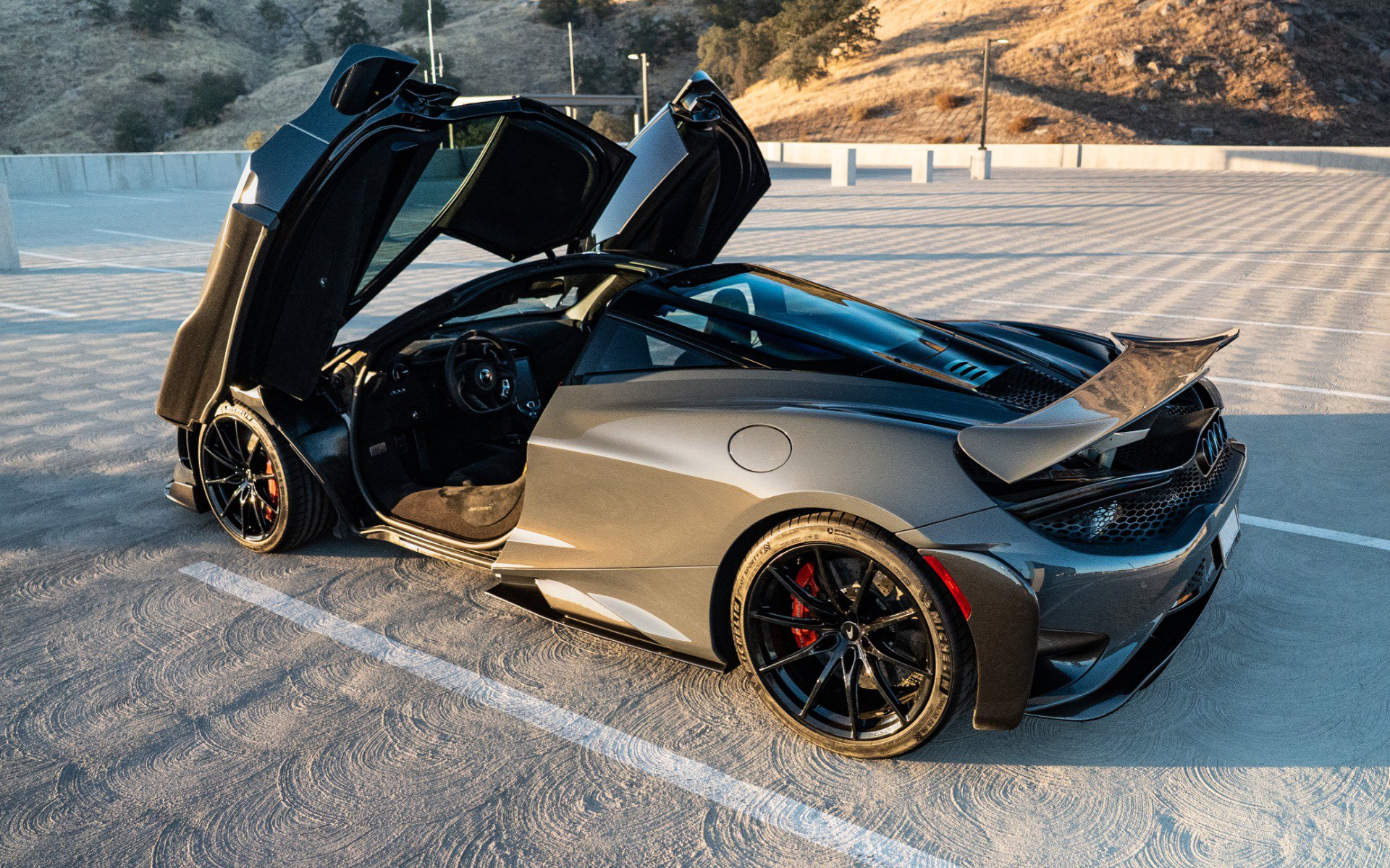 Used 2021 McLaren 765LT photo 5
