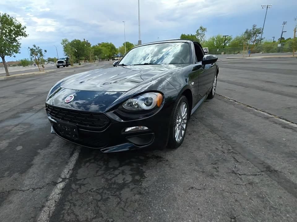 Used 2018 FIAT 124 Spider Classica w/ Technology Group