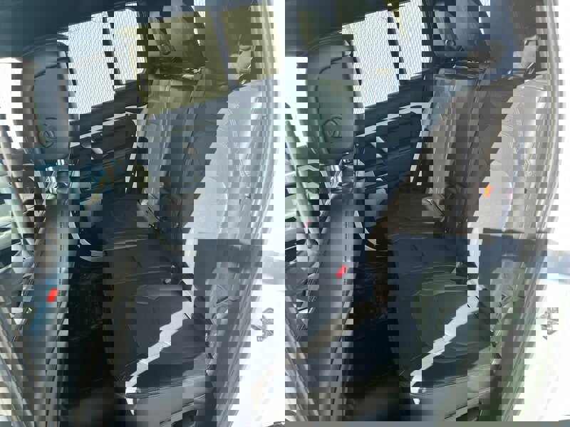 2023 Land Rover Defender 130 X-Dynamic SE