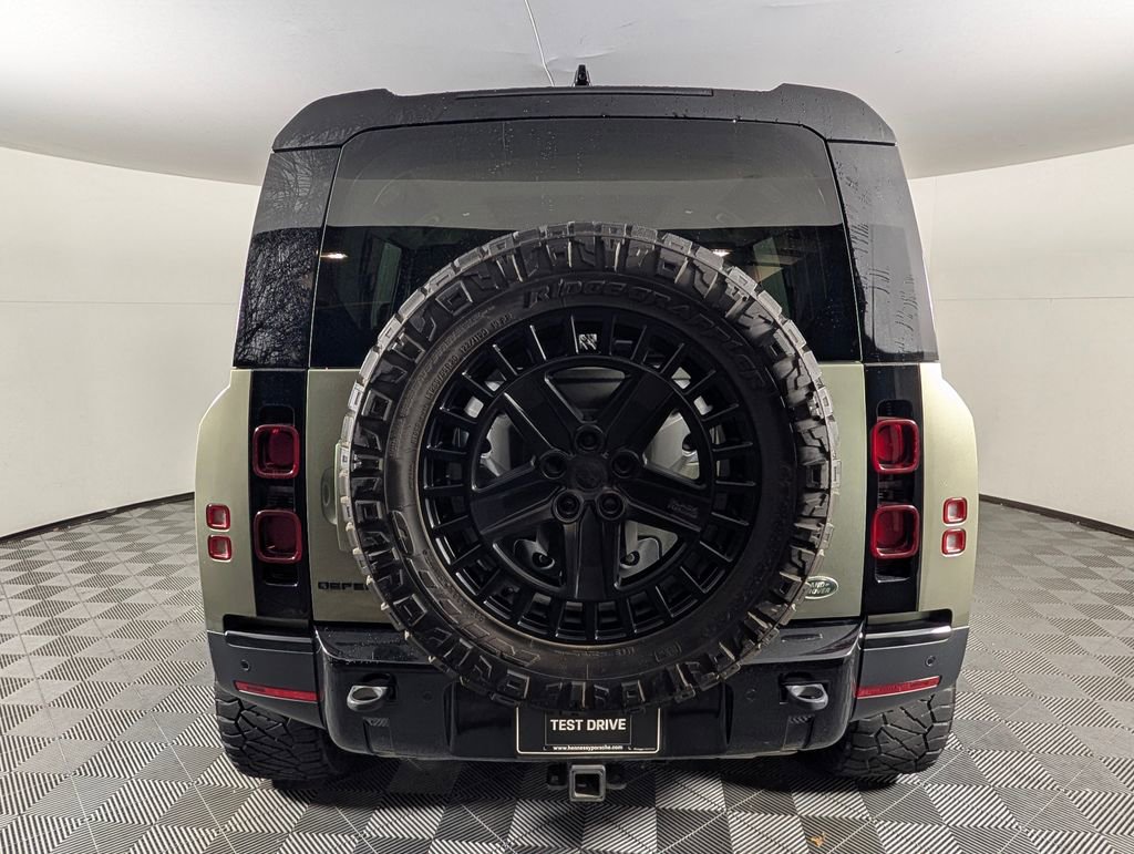2022 Land Rover Defender 110 SE