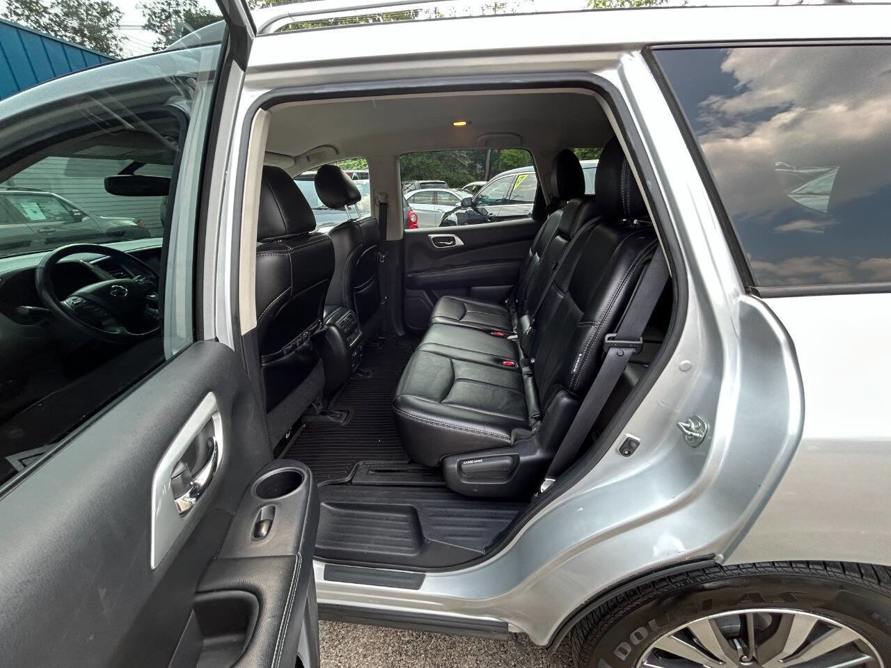 2019 Nissan Pathfinder SL