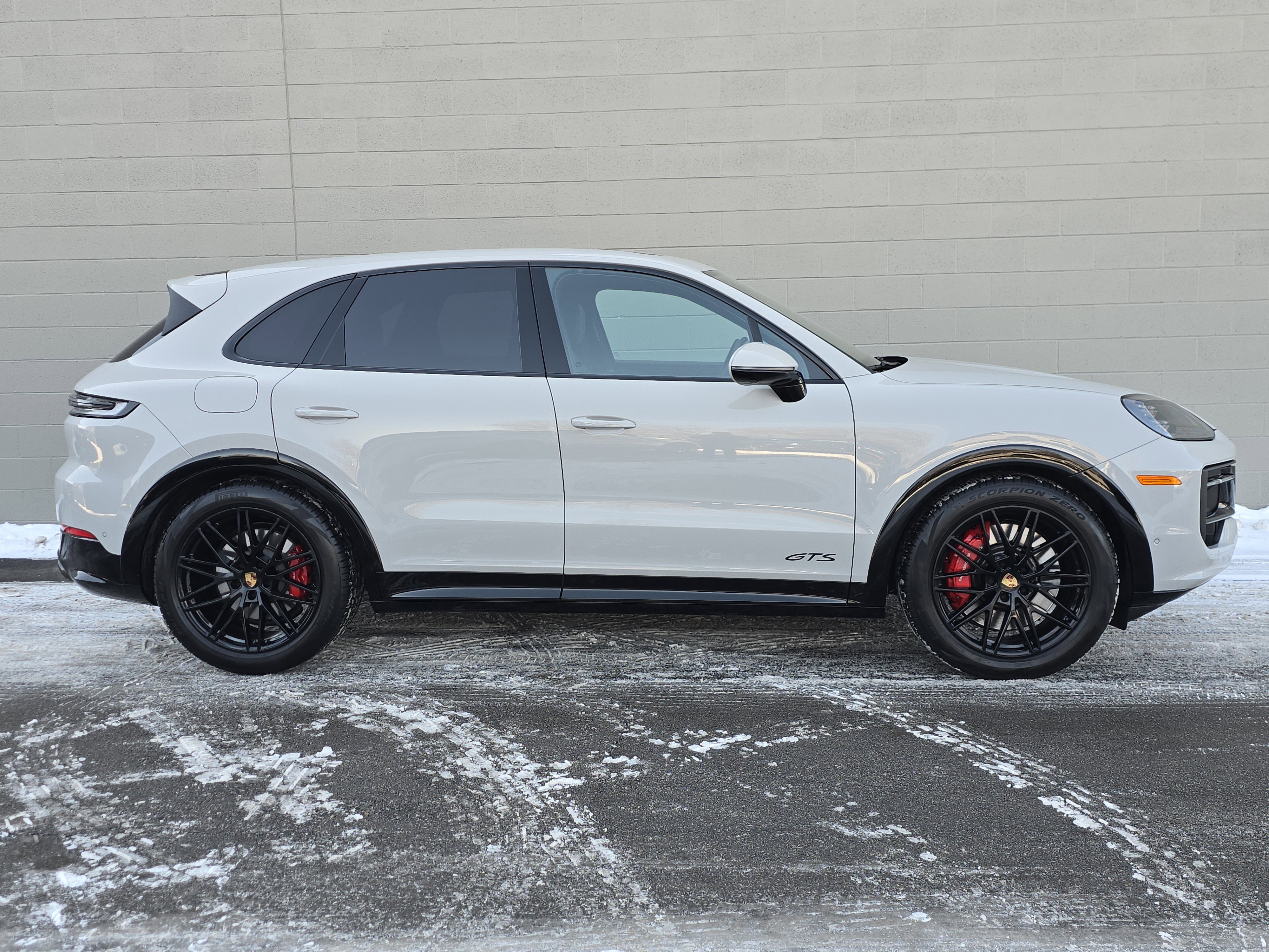 2025 Porsche Cayenne GTS