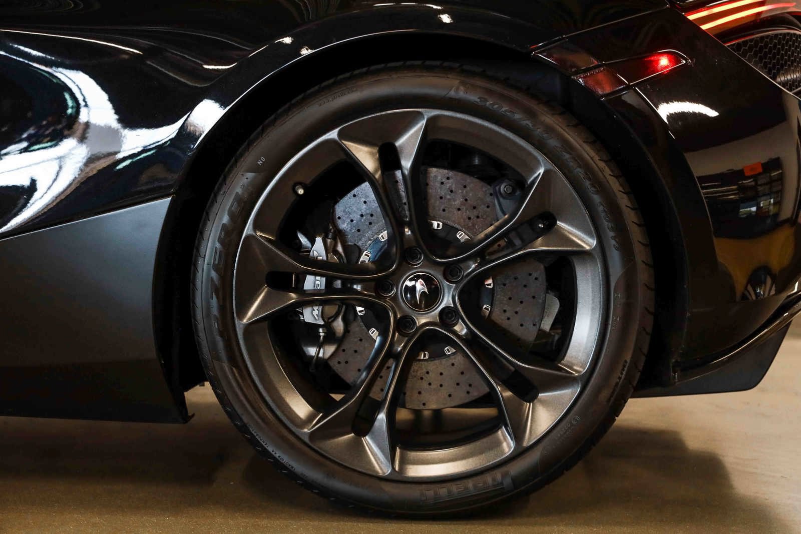 Used 2019 McLaren 720S photo 23