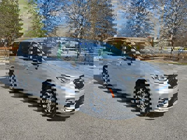 2024 Chrysler Pacifica Touring-L