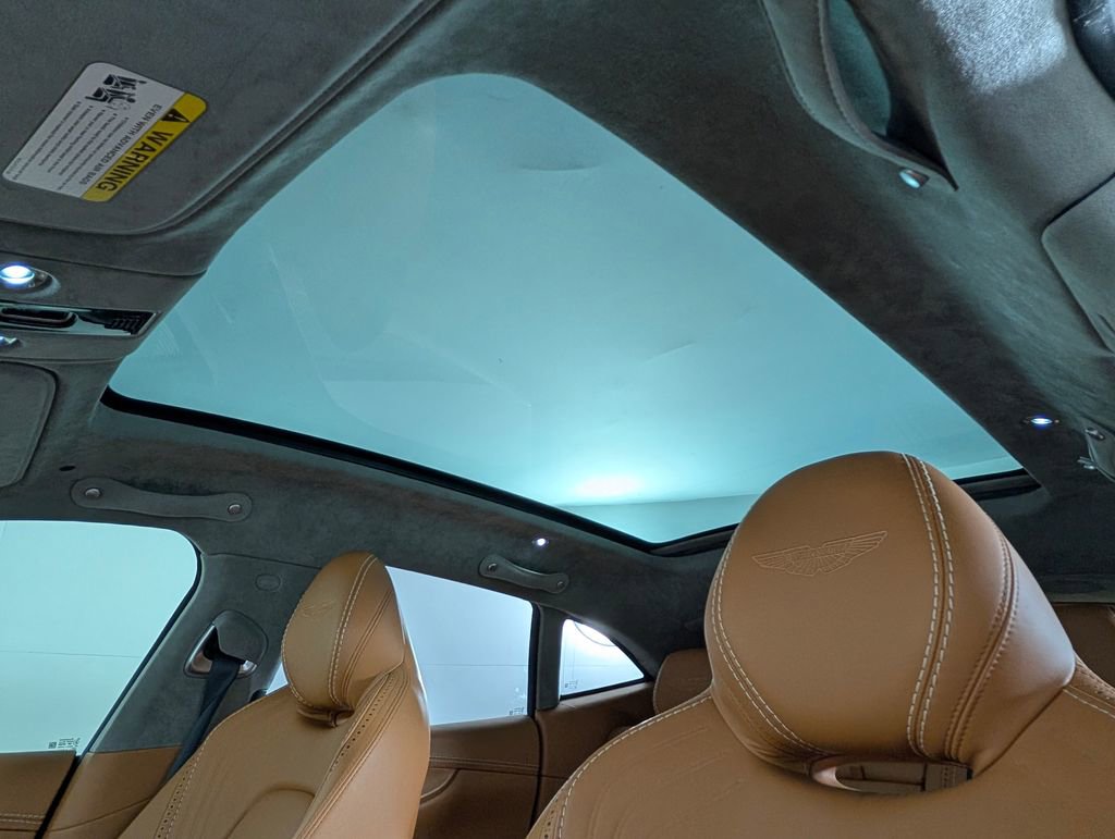 2021 Aston Martin DBX