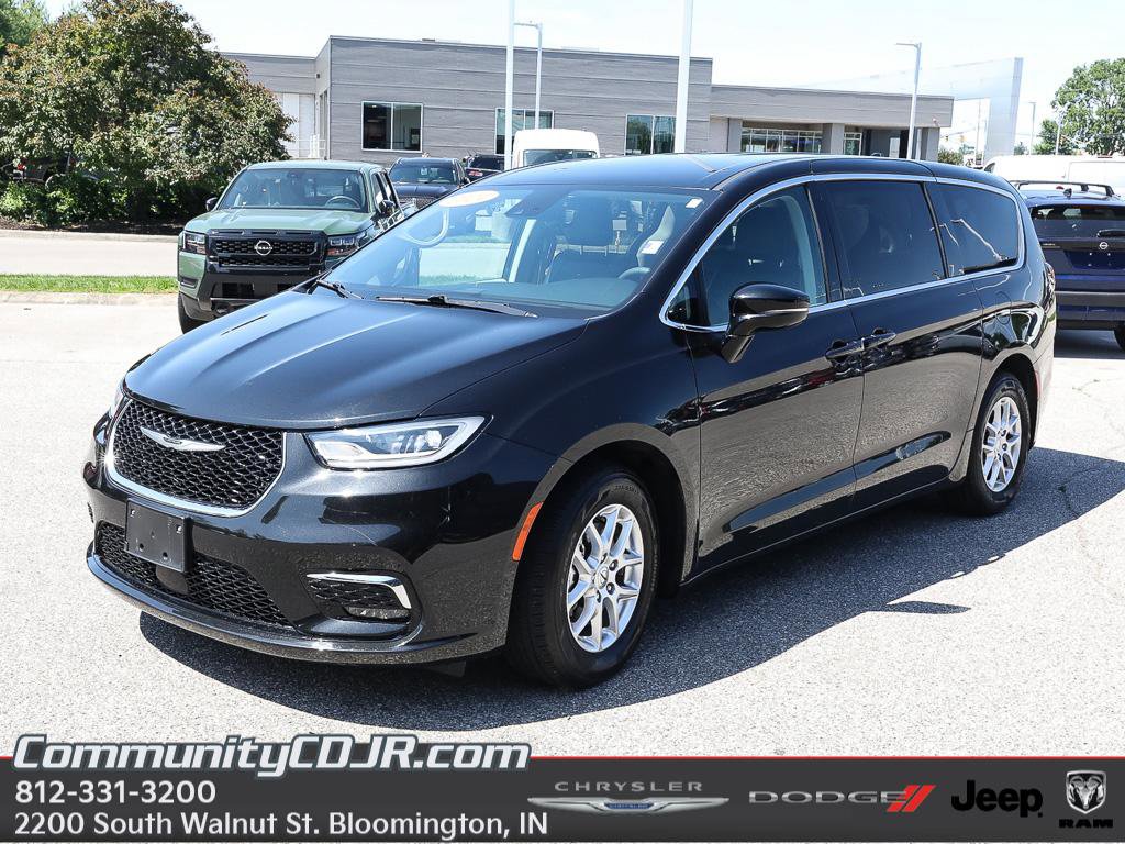 Used 2024 Chrysler Pacifica Touring-L