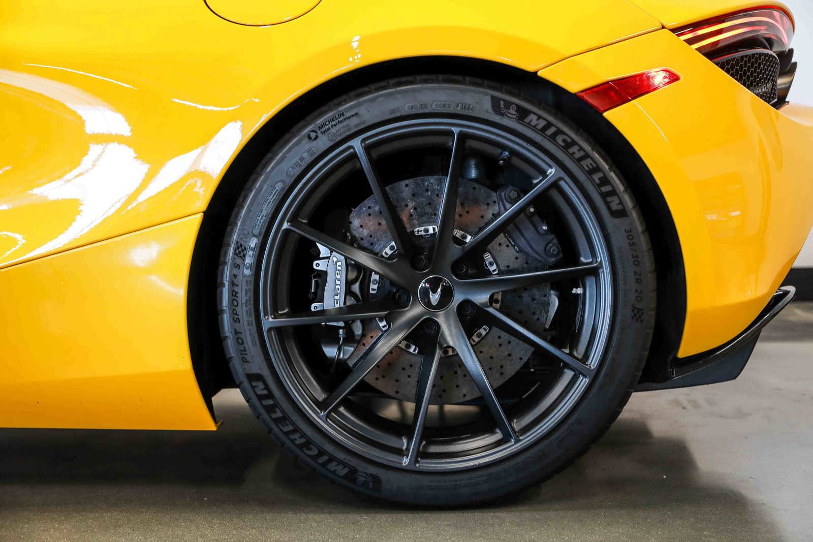 Used 2022 McLaren 720S Performance photo 23