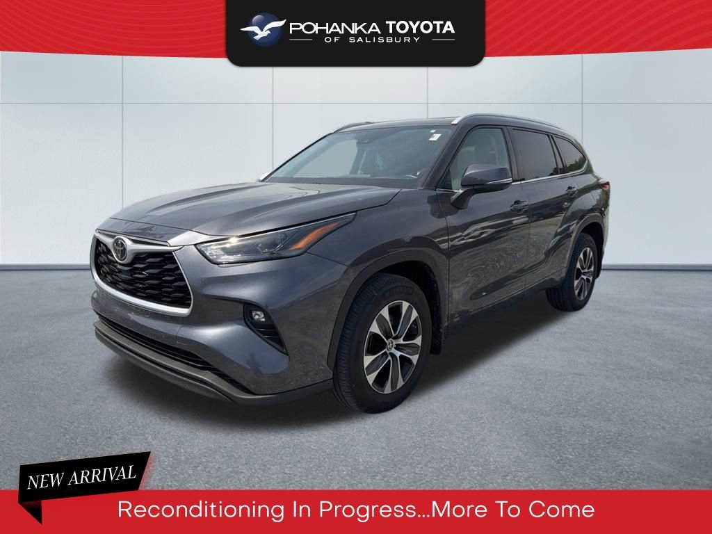Used 2022 Toyota Highlander XLE
