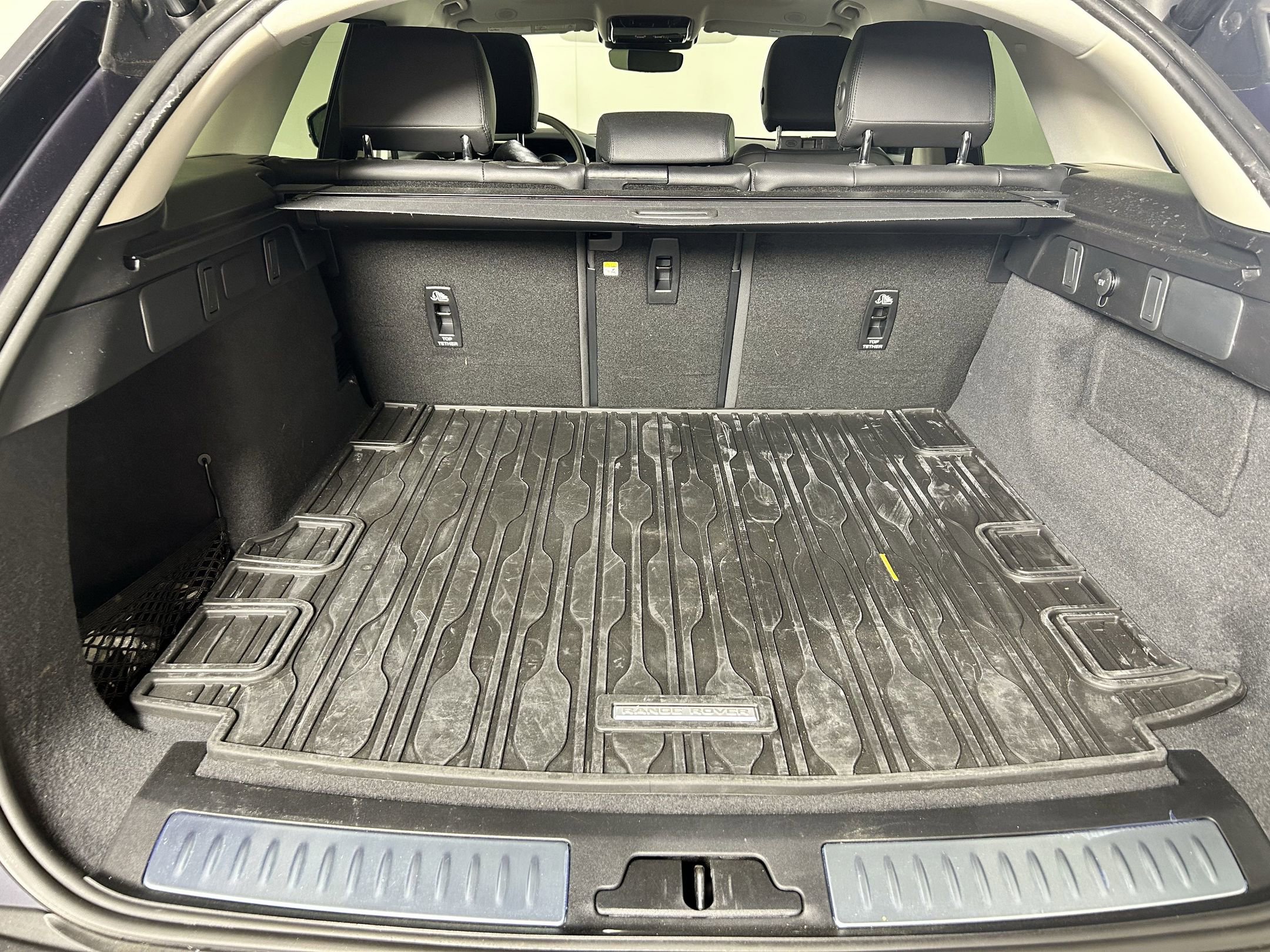 2025 Land Rover Range Rover Velar Dynamic SE