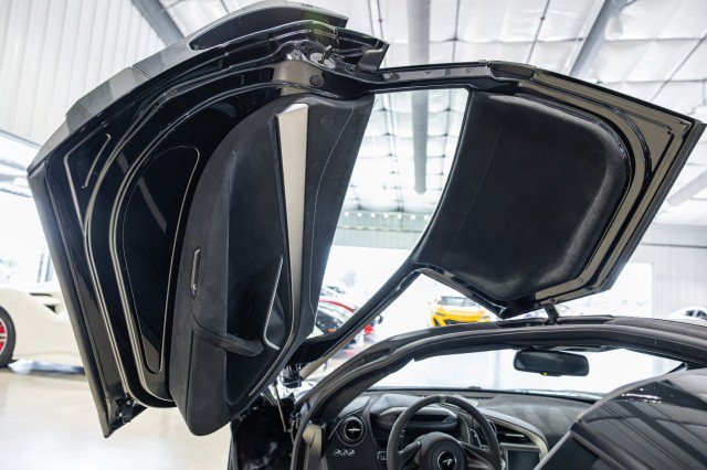Used 2021 McLaren 720S Performance photo 32