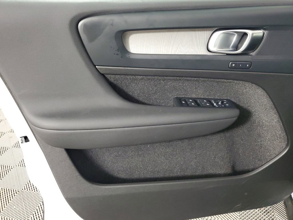 2026 Volvo Xc40 B5 Core