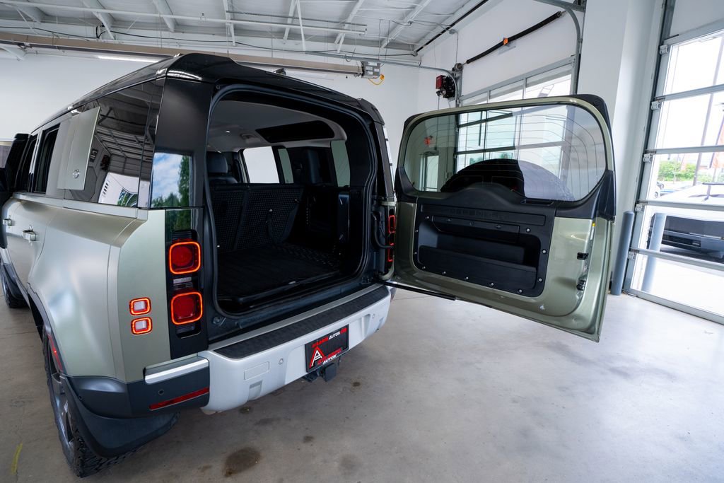 2020 Land Rover Defender 110 SE