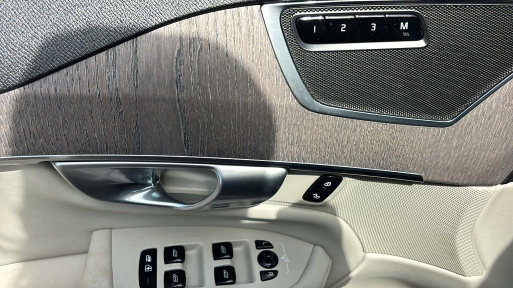 2023 Volvo Xc90 B6 Plus