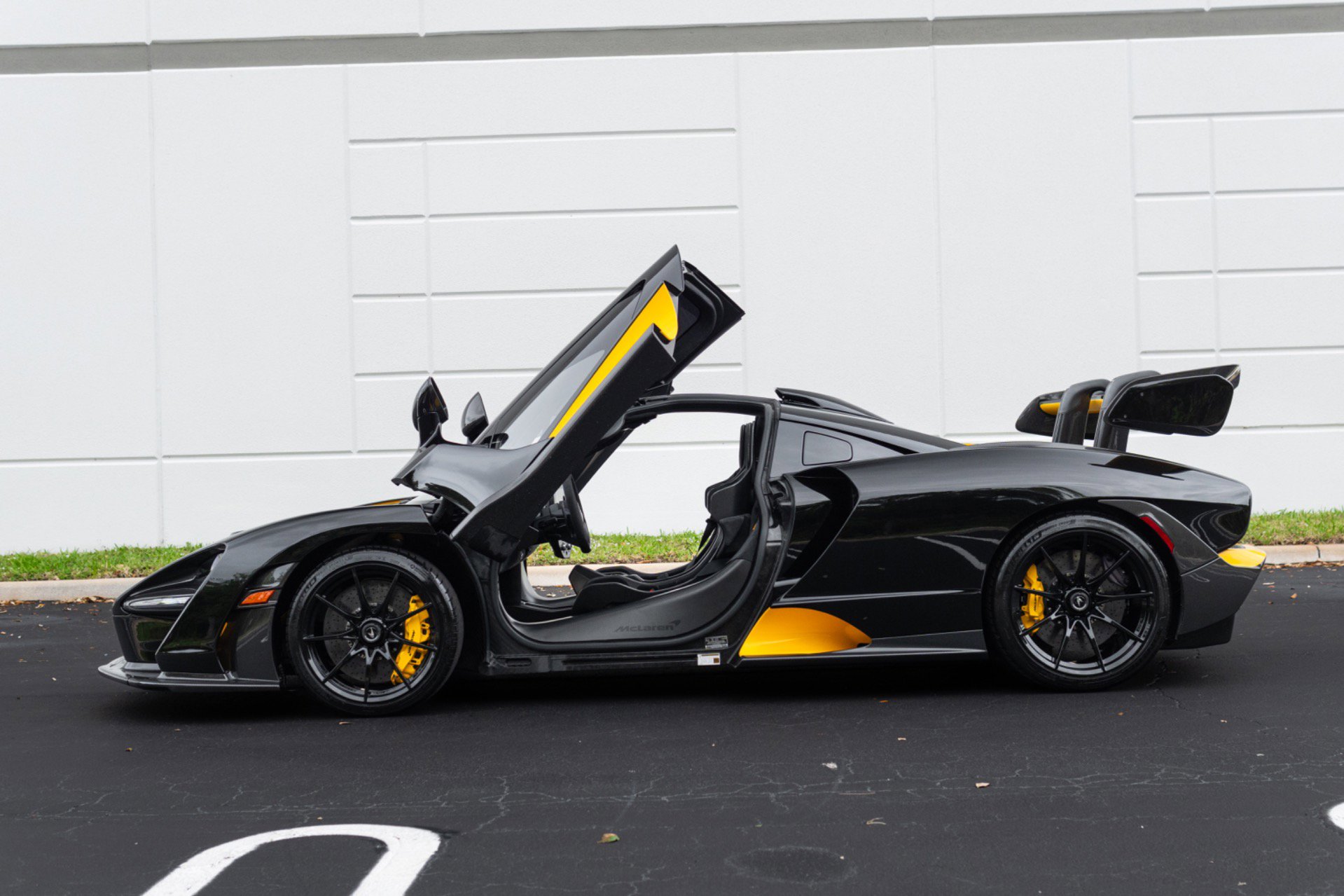 Used 2019 McLaren Senna photo 44