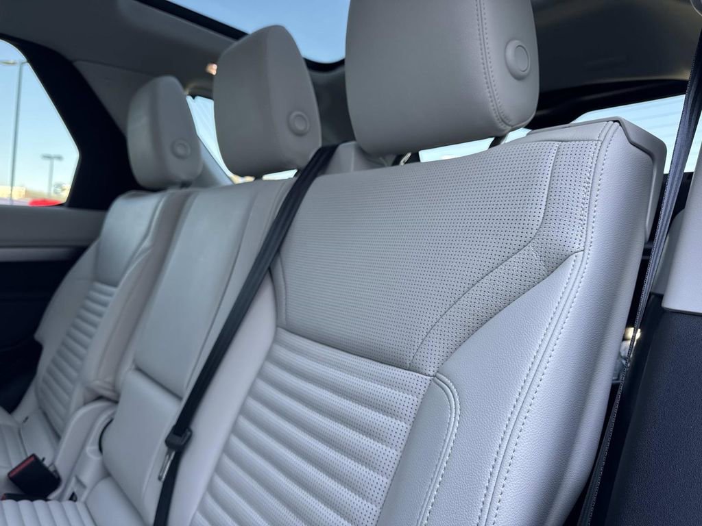 2025 Land Rover Discovery Dynamic SE