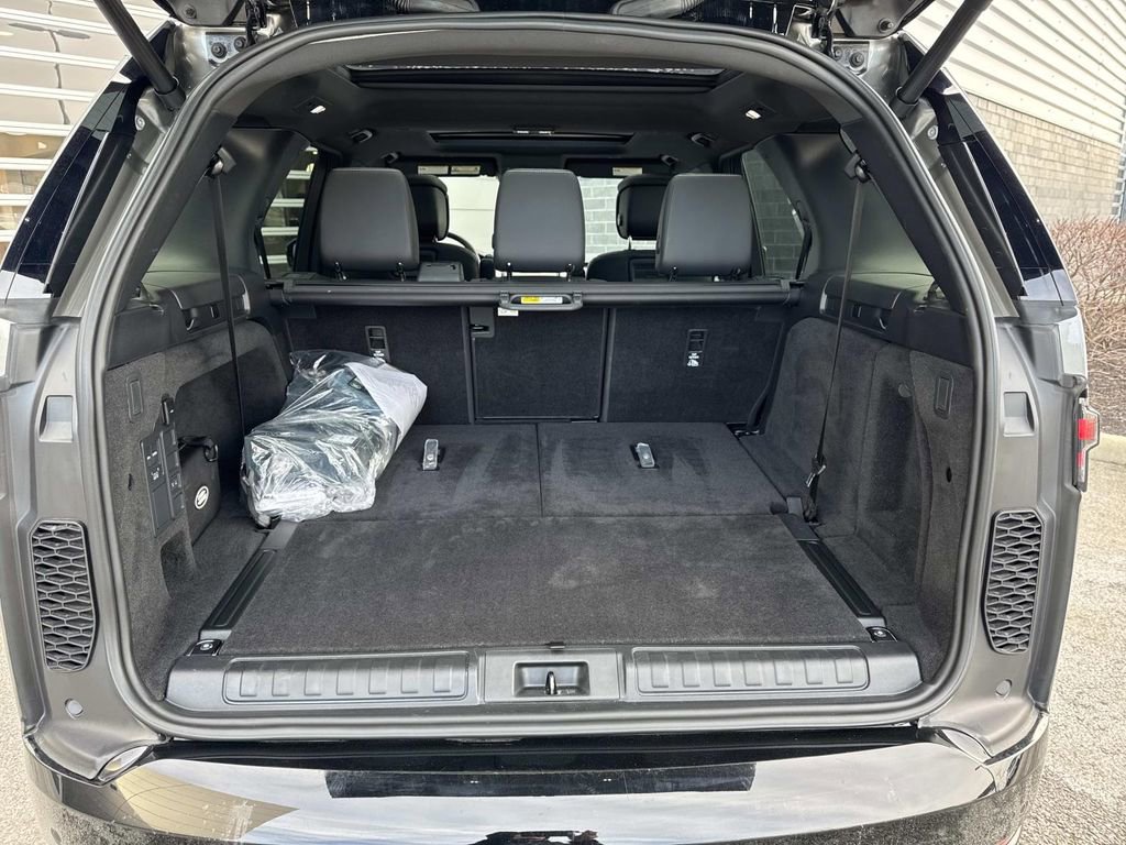 2025 Land Rover Discovery Dynamic SE