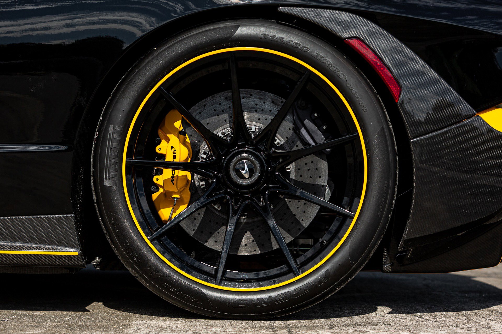 Used 2019 McLaren Senna photo 14