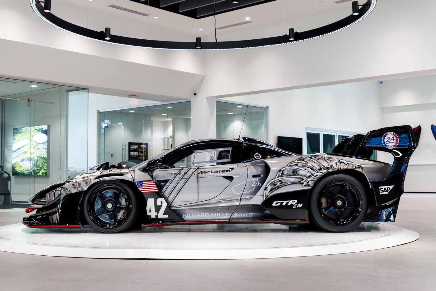 Used 2020 McLaren Senna photo 12