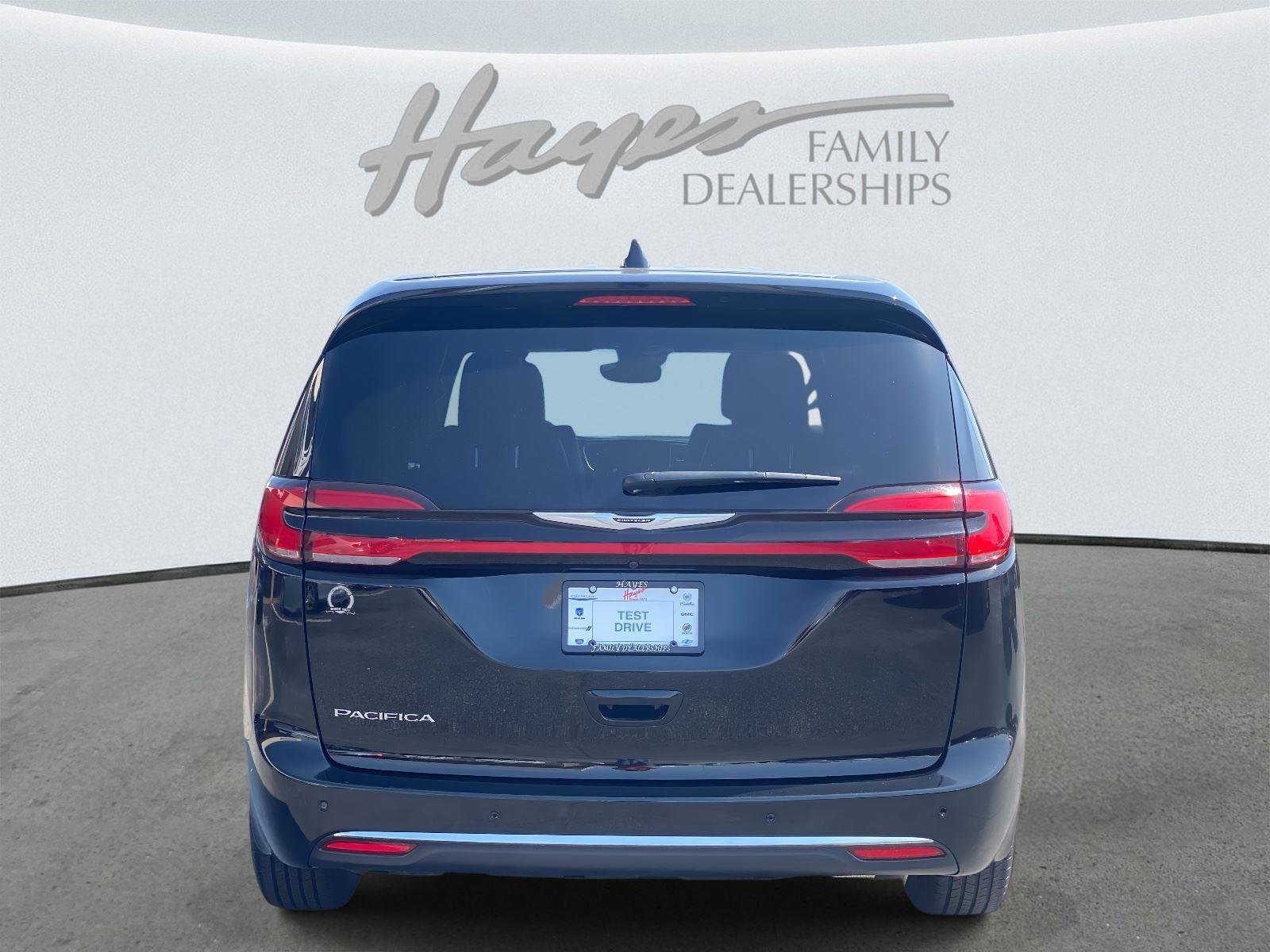 2025 Chrysler Pacifica Select