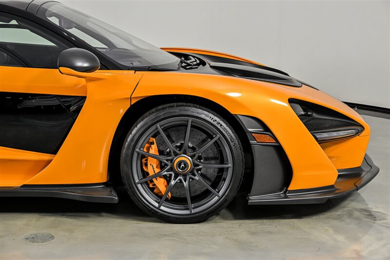Used 2019 McLaren Senna photo 18