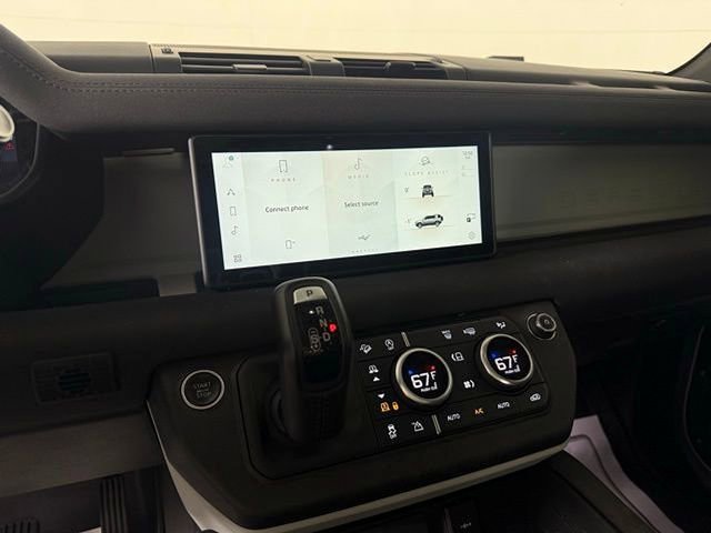 2022 Land Rover Defender 110 SE