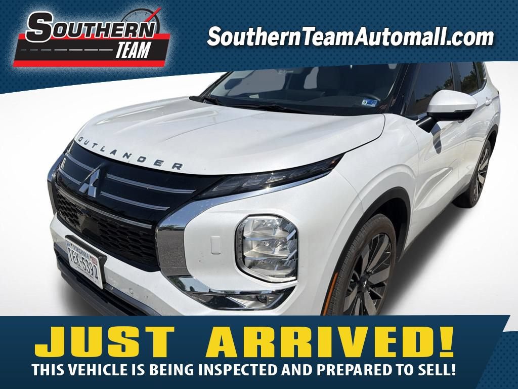 Used 2025 Mitsubishi Outlander SE